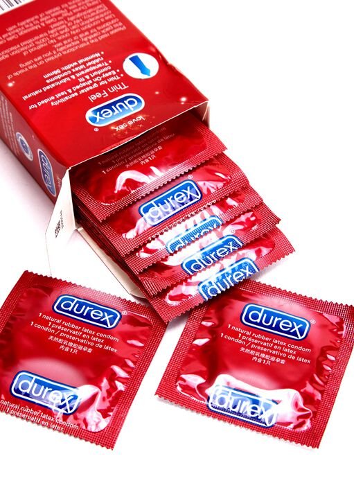 Durex Thin Feel Condoms 12 Pack - Image 3